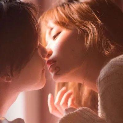 救援聪明的小女生