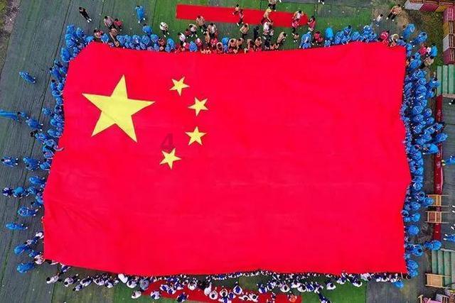 救援困倦的男孩