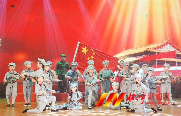 全程摇头晃脑,表情浮夸,虞书欣把“演技炸裂”玩出新花样