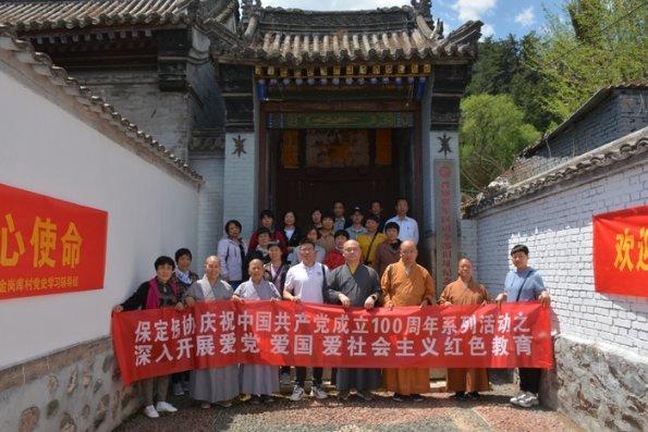 救援摄影师男孩